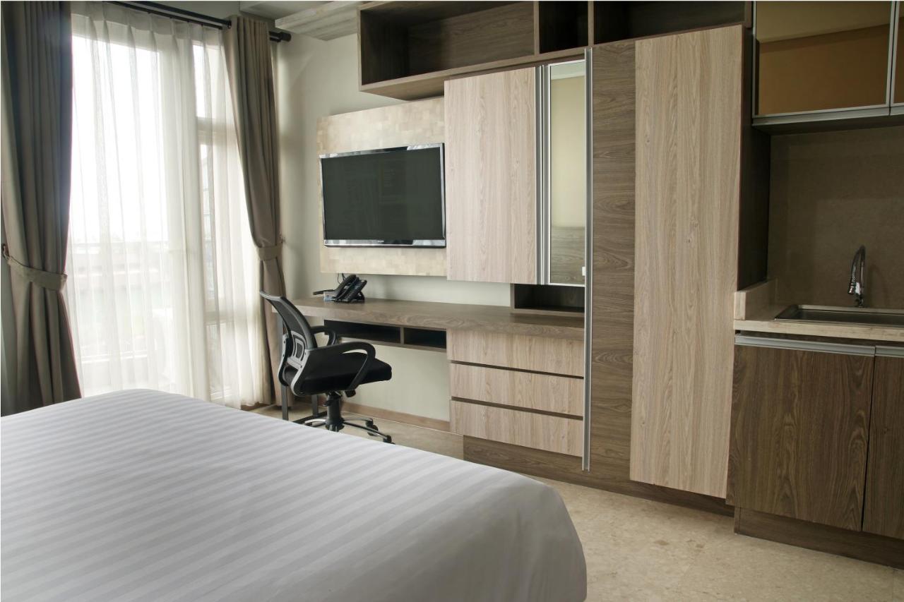 Graha Makara Suite Hotel & Residence Чікаранґ Екстер'єр фото