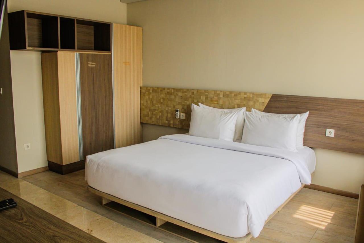 Graha Makara Suite Hotel & Residence Чікаранґ Екстер'єр фото