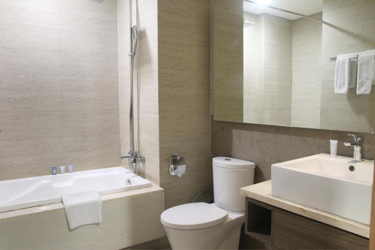 Graha Makara Suite Hotel & Residence Чікаранґ Екстер'єр фото