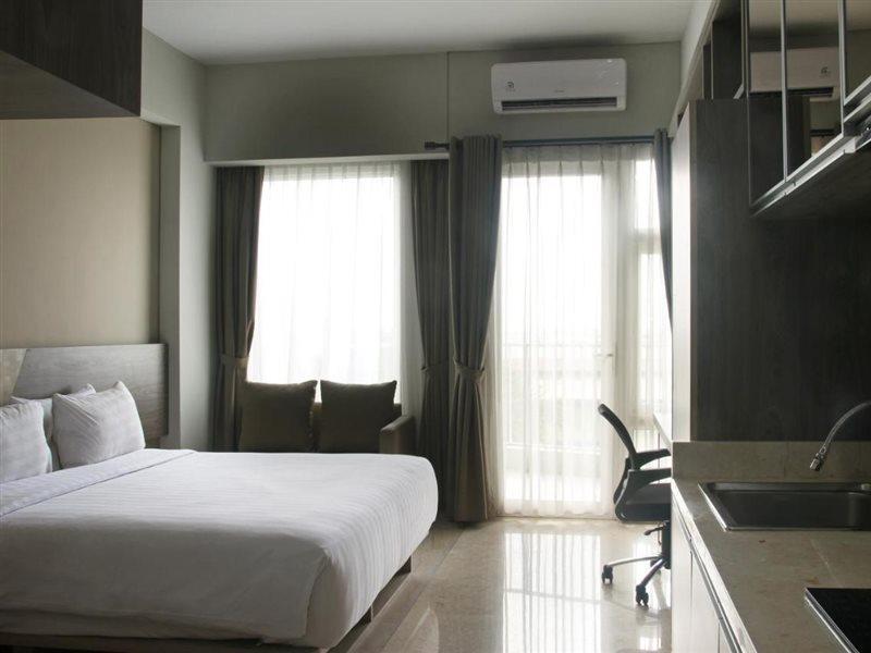 Graha Makara Suite Hotel & Residence Чікаранґ Екстер'єр фото