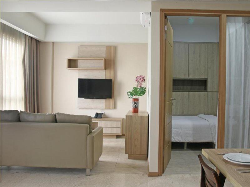 Graha Makara Suite Hotel & Residence Чікаранґ Екстер'єр фото